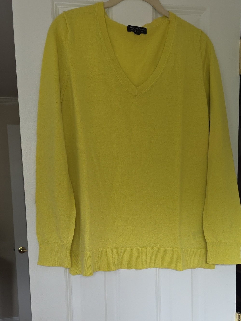 Women's Banana Republic Merino Wool V-neck sweater, Large, Lemon/Lime
